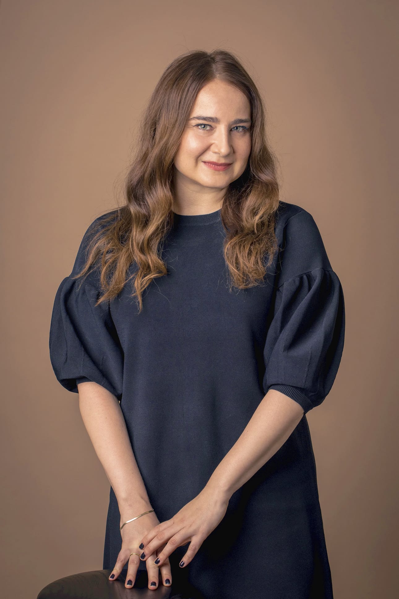 Toimittaja Laura Lennes kirjoitti romaanin, jonka chick lit -elementit on päivitetty tähän aikaan.
