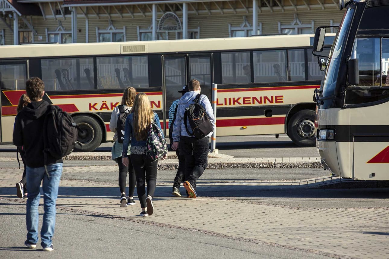 Onnettomuustutkintakeskus toivoo, että linja-automatkustajat eivät unohtaisi turvavyötä. Vain noin puolet bussimatkustajista napsauttaa matkan ajaksi turvavyön kiinni.