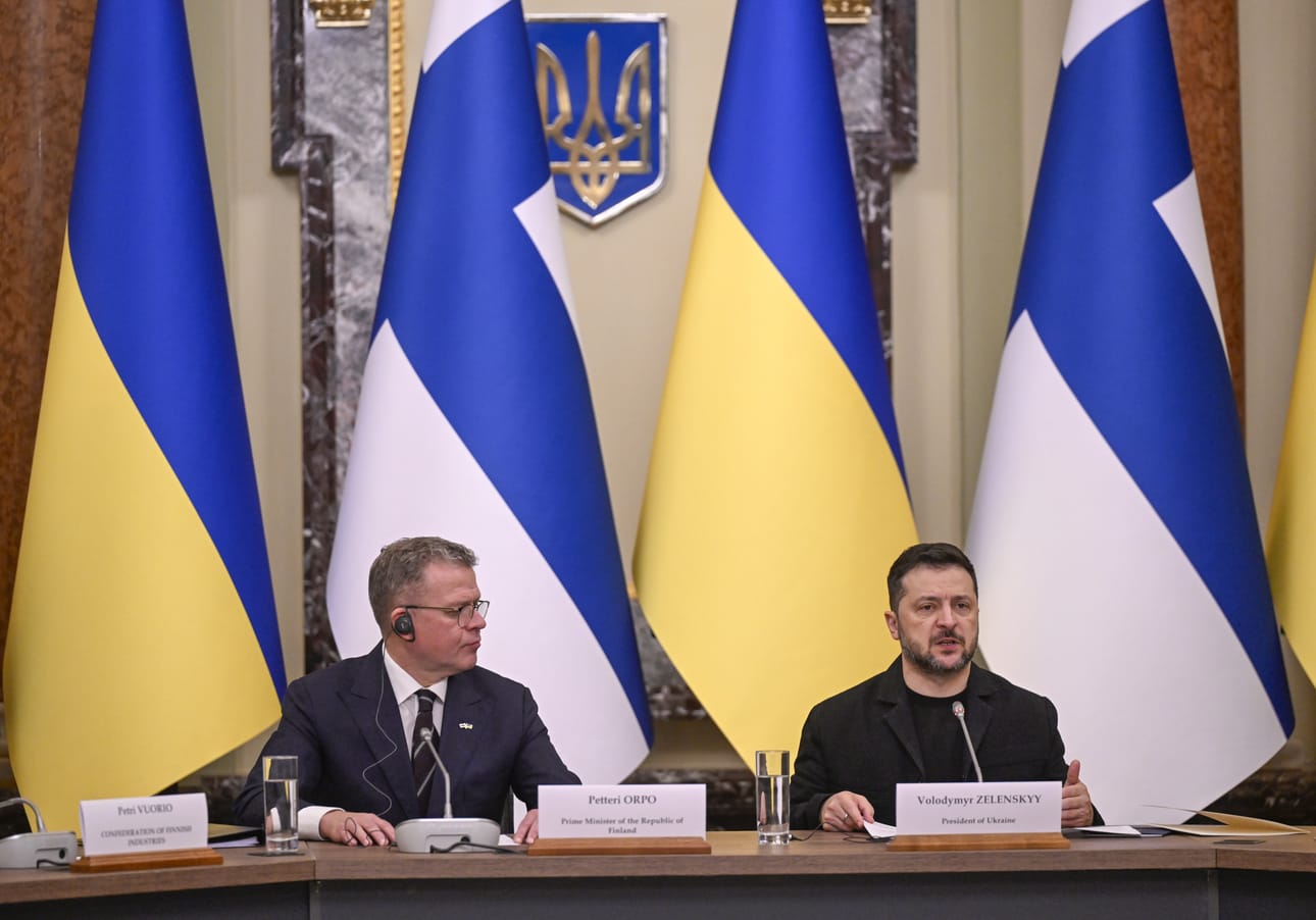 Pääministeri Petteri Orpo ja Ukrainan presidentti Volodymyr Zelenskyi pitivät lehdistötilaisuuden tapaamisen yhteydessä.