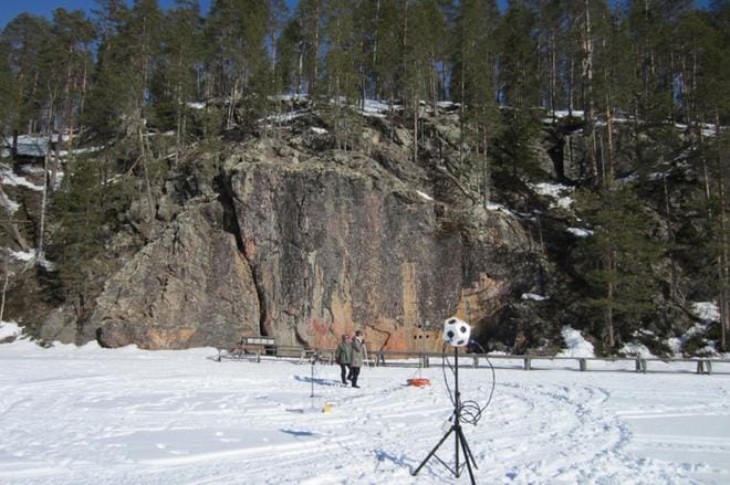 Tutkijat ovat tehneet mittauksia muun muassa Suomussalmen Värikallion maisemissa. Poikkeukselliset kaikuolosuhteet luovat erikoisia aistimuksia. Ääni voi kuulua kahdesta suunnasta samaan aikaan tai suoraan kallioon maalatuista hahmoista.