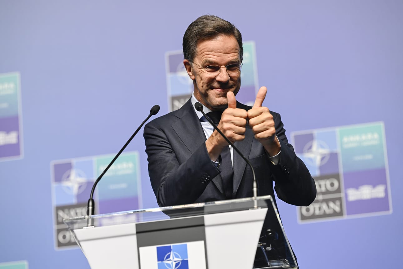 Naton pääsihteeri Mark Rutte pääsee tositoimiin Turkin pääkaupungissa Ankarassa, jossa pidetään Naton huippukokous.