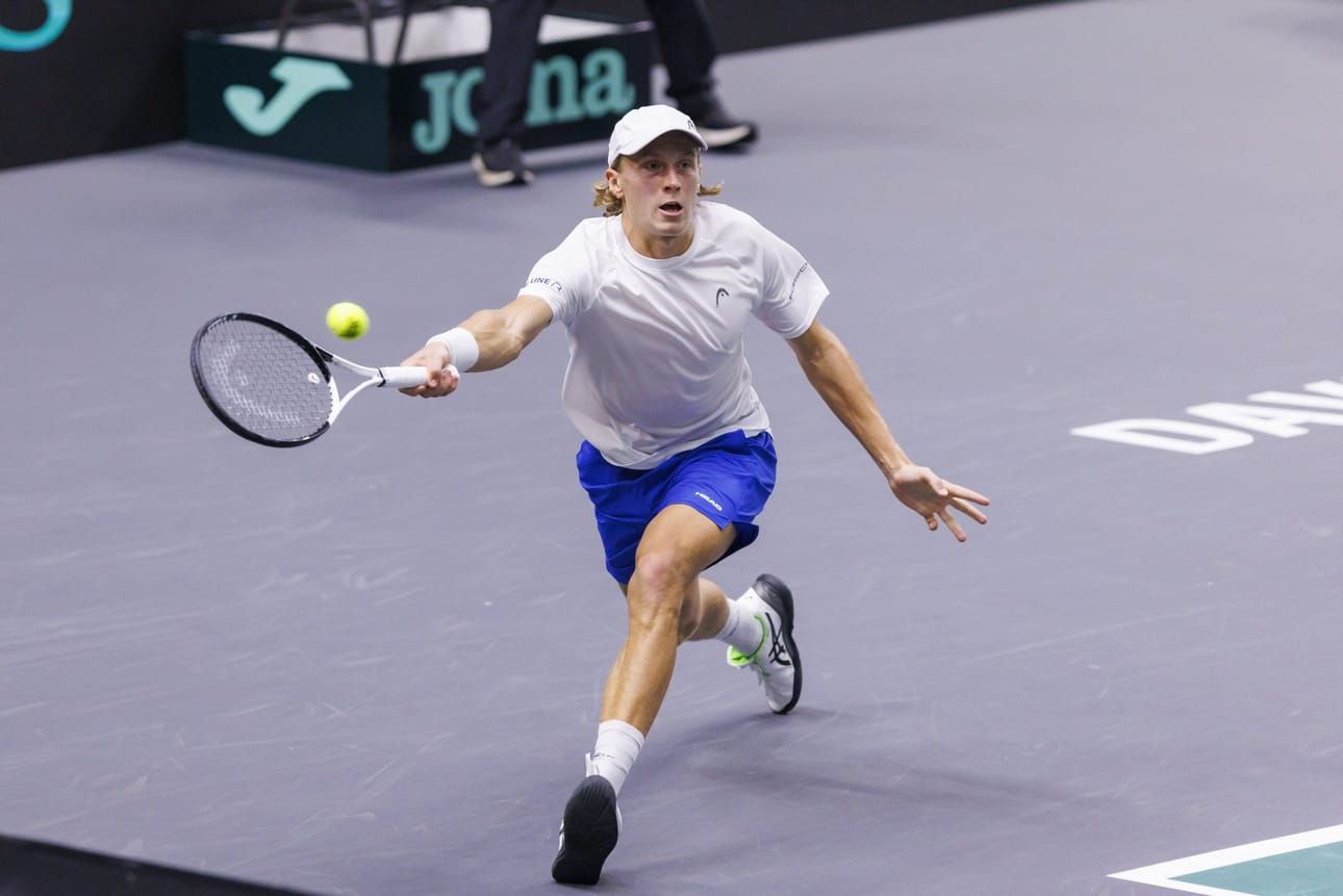 Emil Ruusuvuori (kuvassa) voitti ykköspelaajien kaksinpelissä Tommy Paulin 7–6, 6–4. LEHTIKUVA / Miroslav Lelas