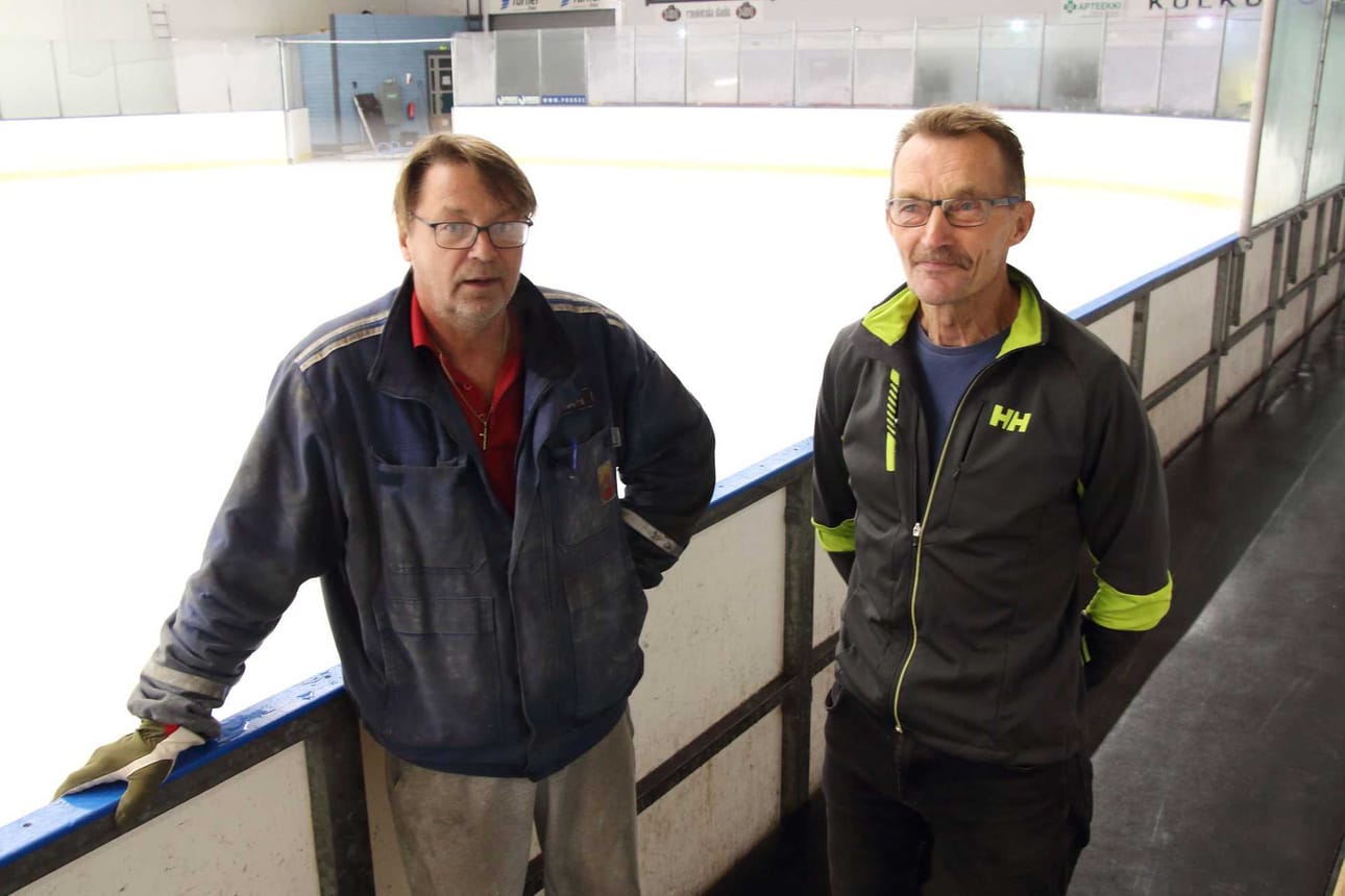 Jäähallin remonttikustannukset ovat 130¿000 euroa, josta 50¿000 euroa kattaa Fennovoiman ja Rosatomin sponsoriraha. Halliosakkeista kunta omistaa 48 prosenttia ja valtuusto tekee ensi viikolla päätöksen myöntääkö se remonttiin 40¿000 euron antolainan, Rajaniemi ja Kittilä kertovat.