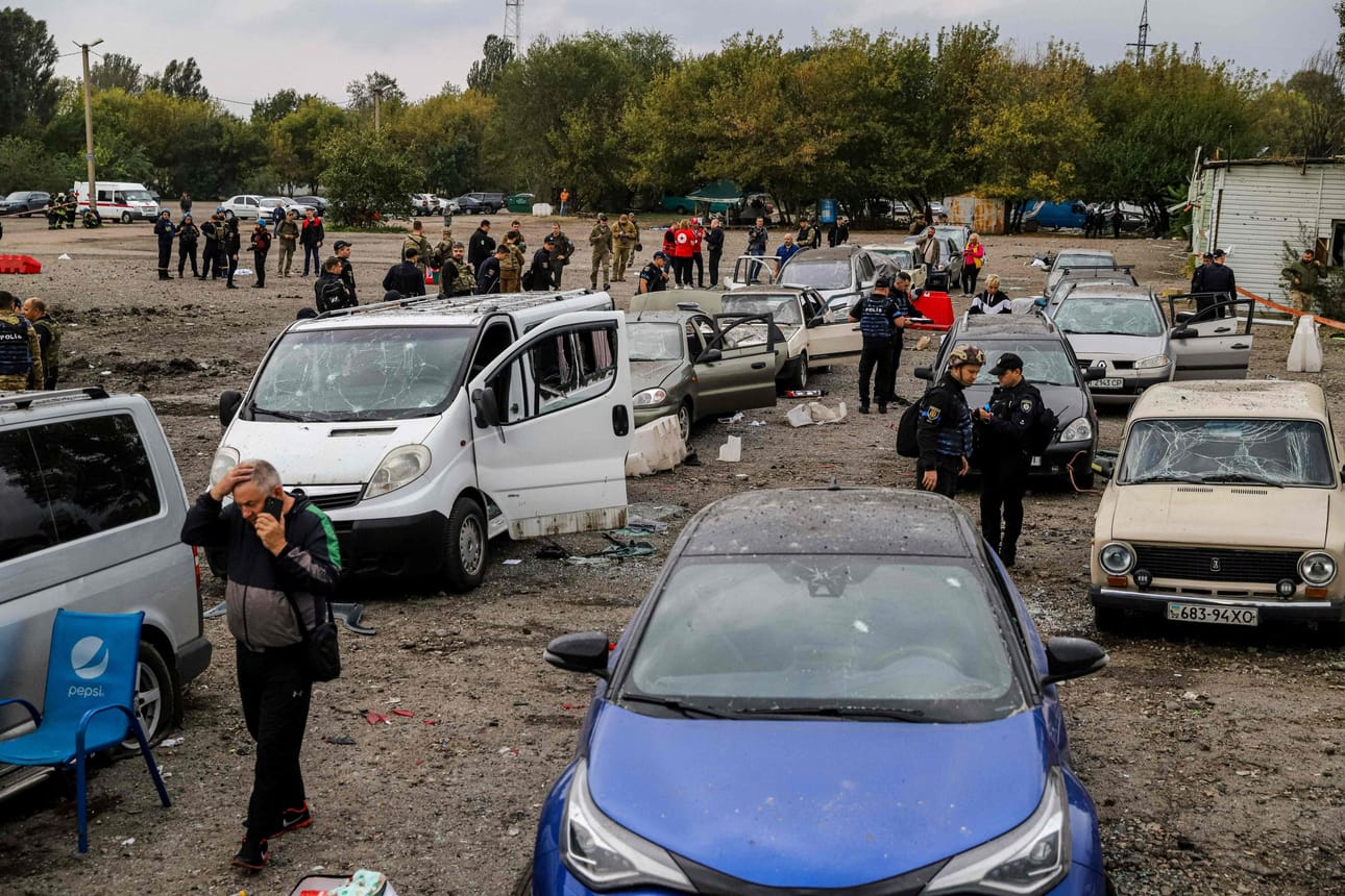 Venäjä teki ukrainalaisviranomaisten mukaan perjantaina iskun humanitaariseen saattueeseen Zaporizhzhjassa maan eteläosassa. LEHTIKUVA/AFP