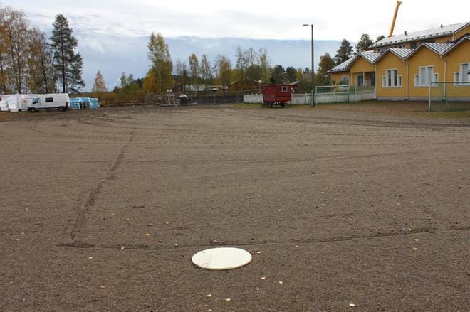 Tuurin hiekkatekonurmi tulisi Tuurin koulun vieressä olevalle hiekkakentälle. KUVA: REIJO HEIKKILÄ