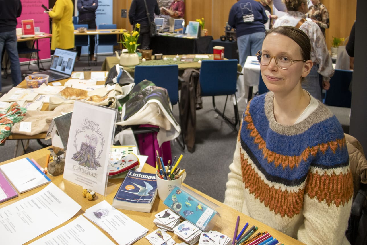 Liminkalainen Linnea Korpi esitteli messuilla oman yrityksensä toimintaa. Hän tarjoaa kesällä kerhoja lapsille Liminganlahden luontokeskuksessa.
