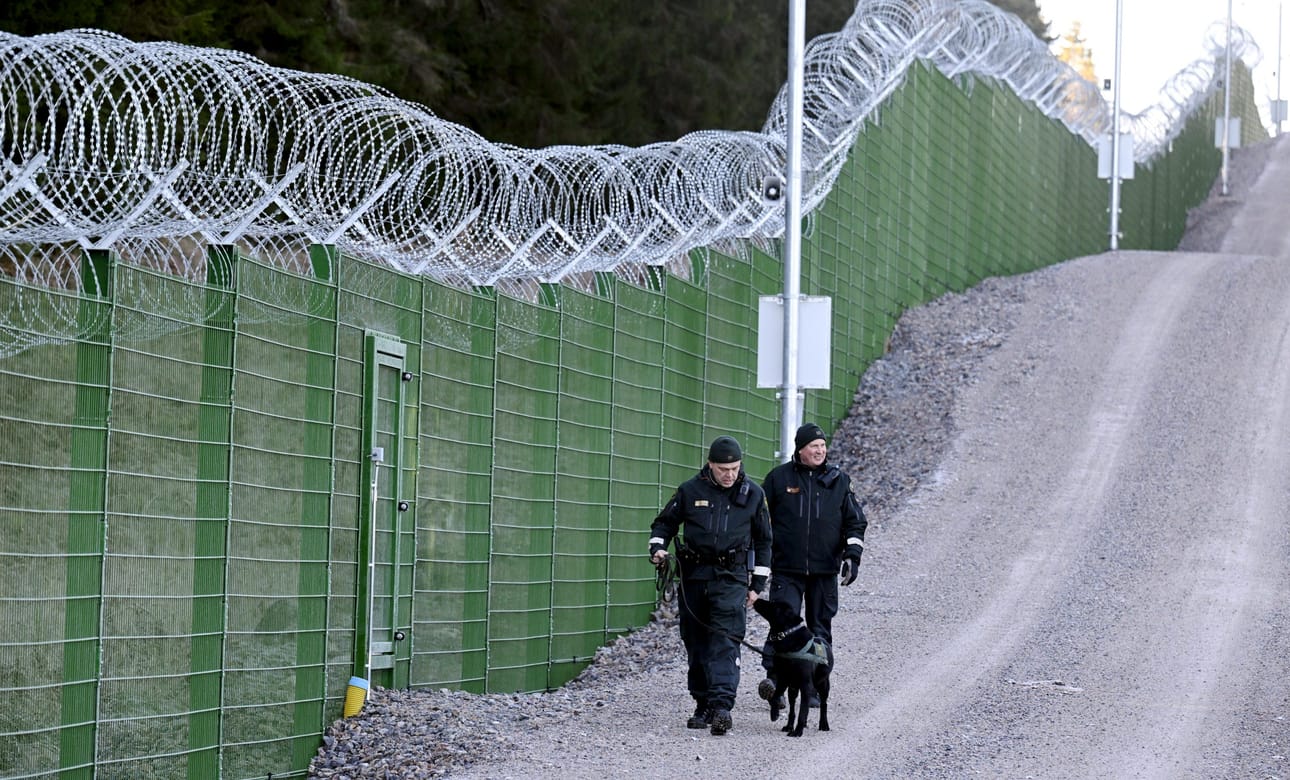 NRK:n mukaan oikeusministeri on saanut innoituksen aidalle Suomesta, jonka Venäjän-maarajalle on parhaillaan rakenteilla noin 200 kilometrin pituinen esteaita. LEHTIKUVA / Jussi Nukari