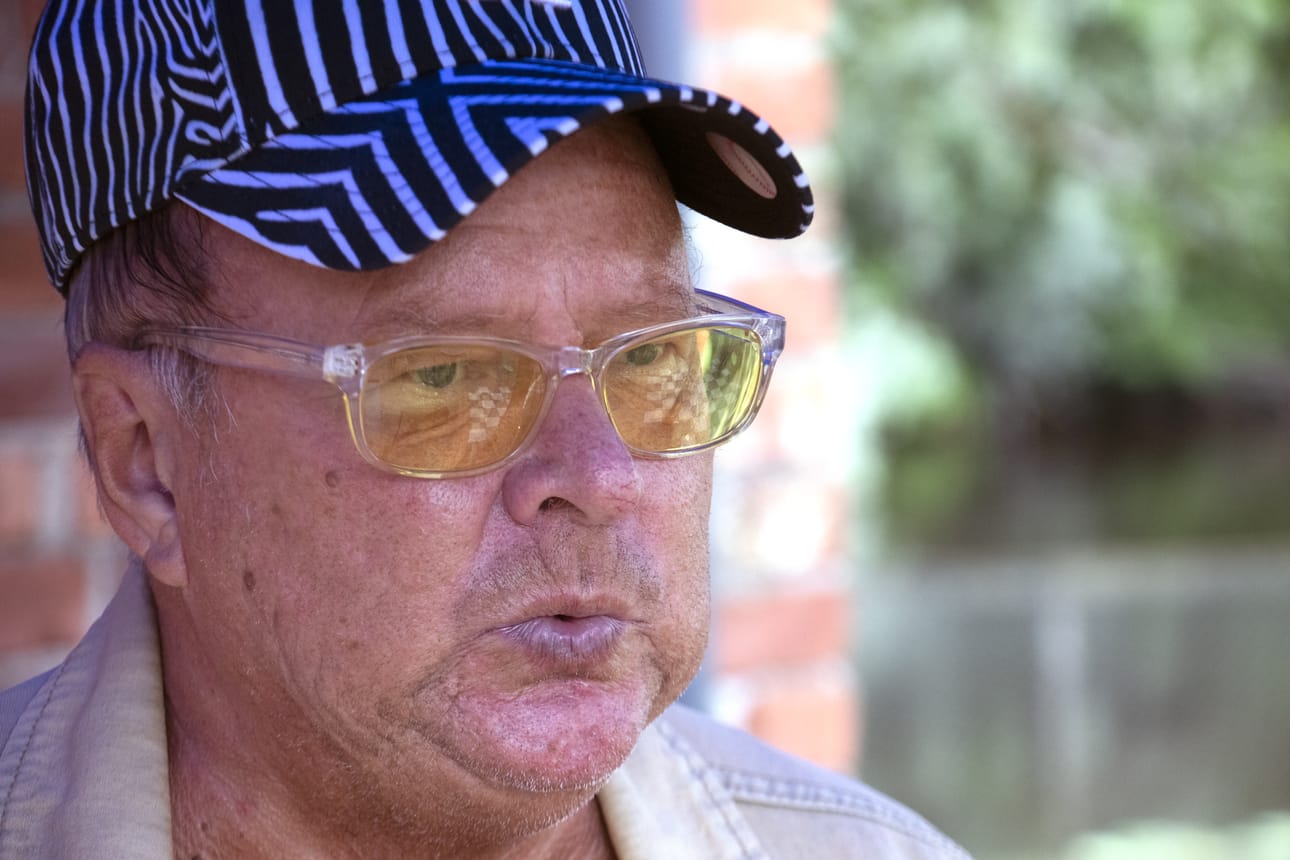 Jukka Parkkinen, alias JP Whistler esiintyi viikonloppuna Lapualla. Videolla artisti esittelee maailmanennätyksiäkin rikkoneita viheltäjän taitojaan.