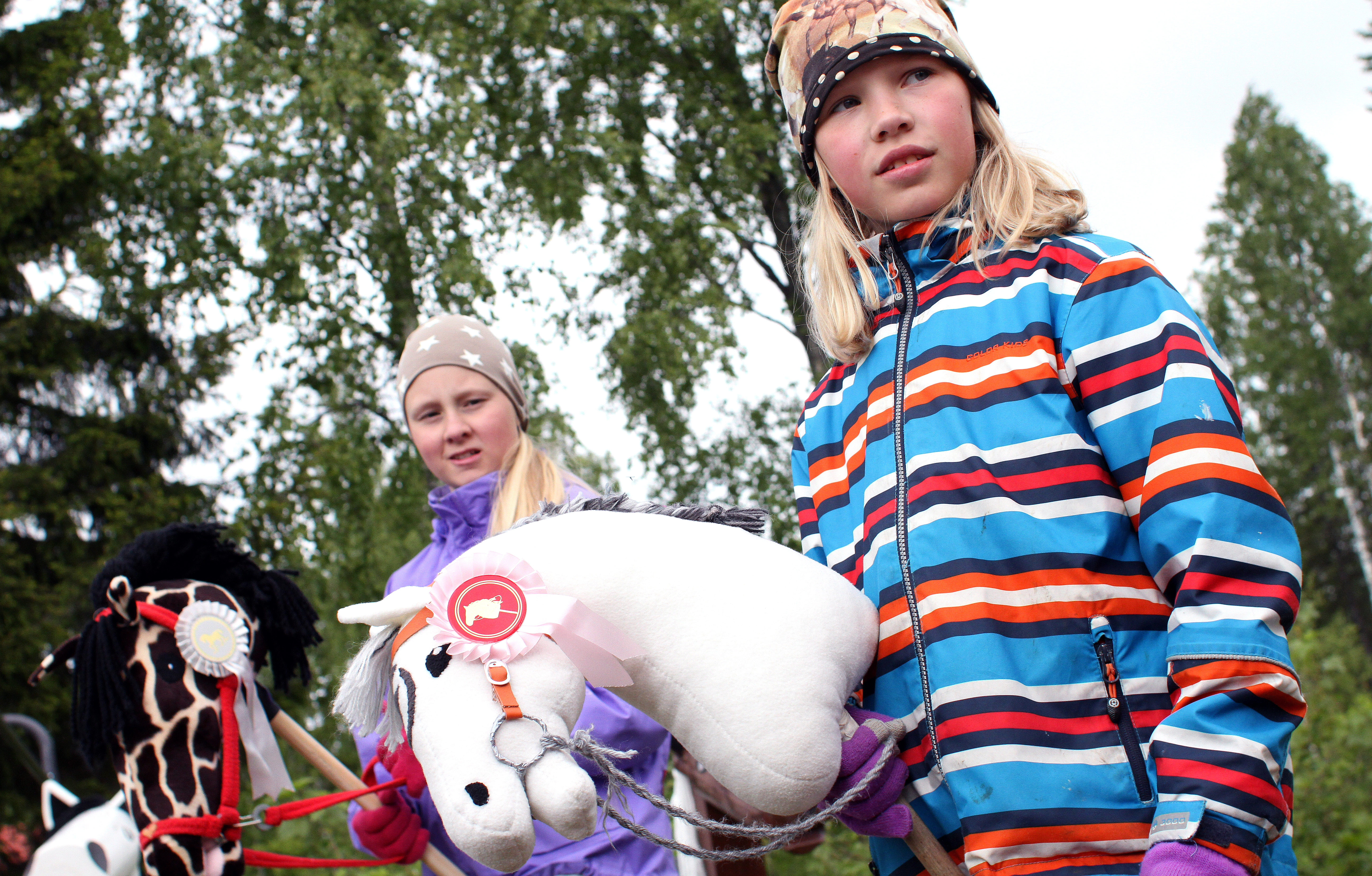Leirikisojen palkintojenjaossa kaikki saivat ruusukkeen.