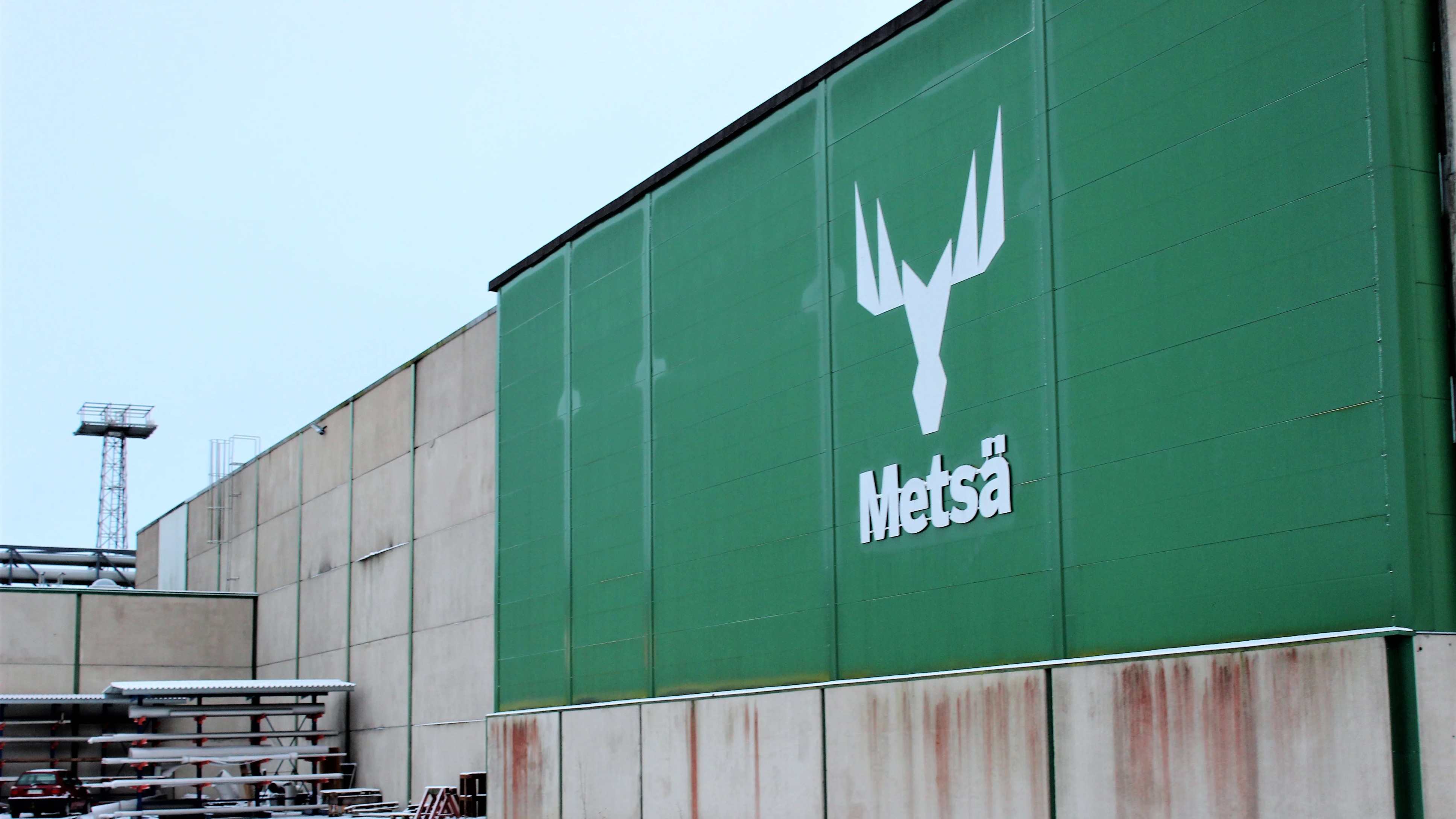 Pieni määrä öljyä valui mereen Metsä Boardin tehtaalta Kaskisissa