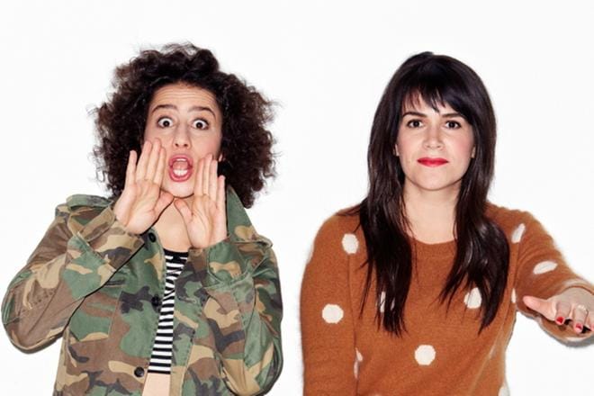 Broad Cityssä Ilana (Ilana Glazer) ja Abbi (Abbi Jacobson) viihdyttävät pööpöilemällä New Yorkissa. Komediasarjan neljäs tuotantokausi on nyt Yle Areenassa. KUVA: Viacom /Yle Kuvapalvelu