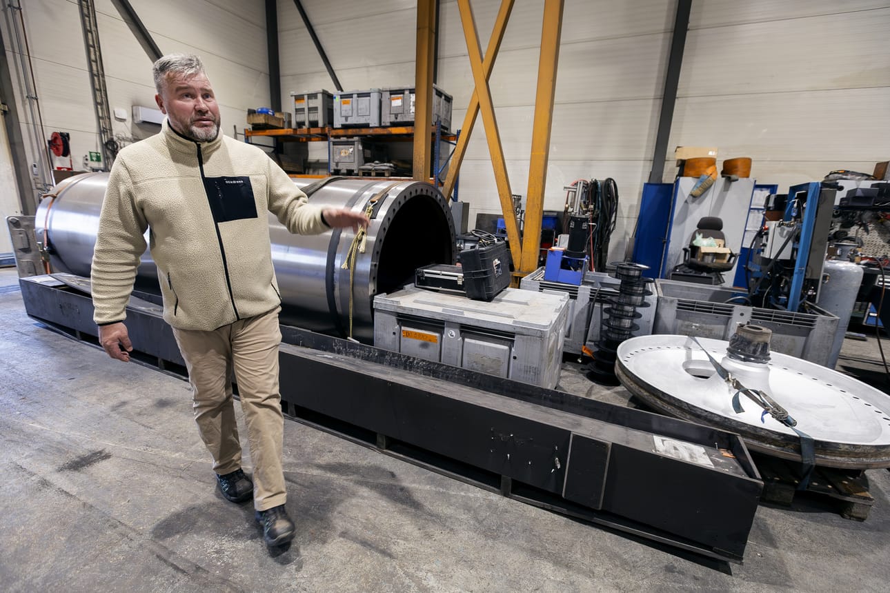 Jani Westerlund sanoo, että kun työntekijät eivät ole asiakkaiden tiloissa, töitä tehdään konepajalla Pyhäjoella.