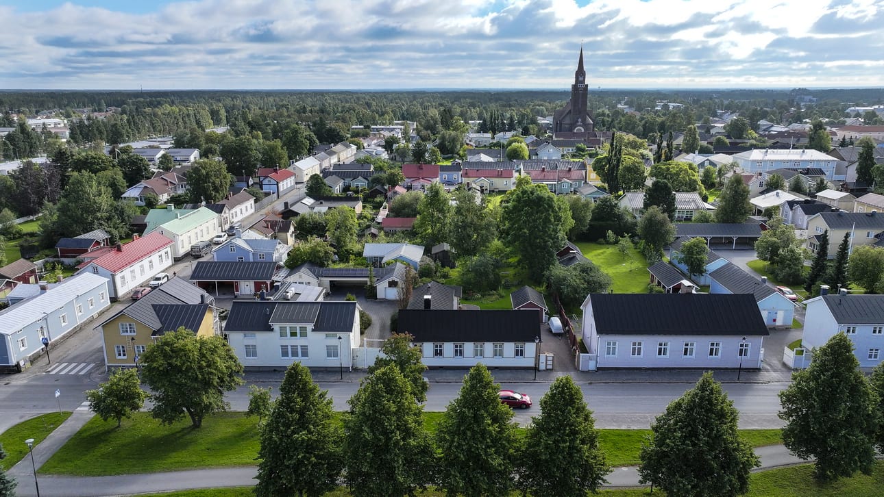Kaupunginvaltuusto hyväksyi Raahen vanhan kaupungin uuden asemakaavan 25. toukokuuta. Kaava määrittää käytännössä koko Vanhan Raahen suojelluksi. Kaavasta on jätetty yksi valitus Pohjois-Suomen hallinto-oikeuteen.