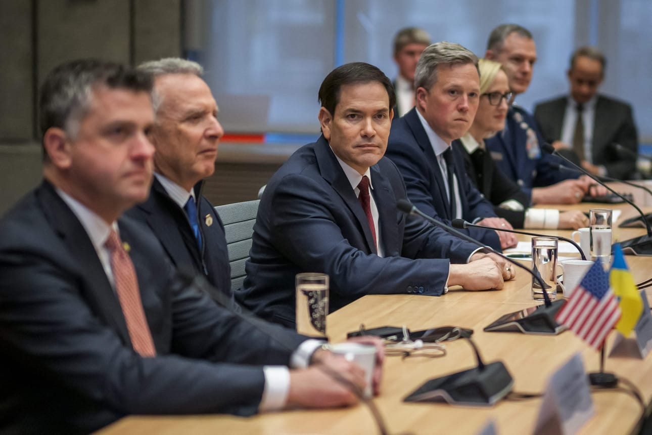 Neuvotteluryhmä kokoontui Sveitsin Genevessä sunnuntaina. Keskellä Yhdysvaltojen ulkoministeri Marco Rubio, vieressään vasemmalla Steve Witkoff.