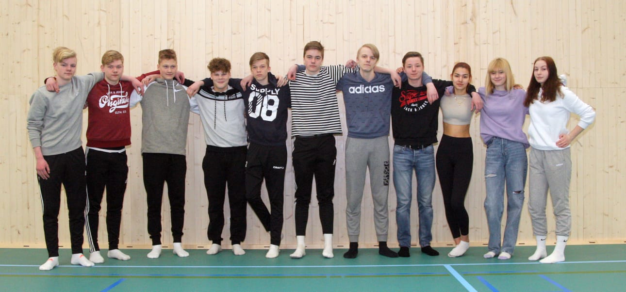 Elmeri Liias, Valtteri Luoma, Juha Huhtaluhta, Sebastian Oksanen, Manu Ylihärsilä, Ville Järvi, Aatu Ihamäki, Teemu Heikkilä, Johanna Kärnä, Emilia Katajamäki ja Eevi Kauranen pelasivat Alahärmän yläkoululle kultaa.