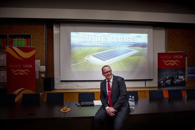 Vaasan kaupunki ilmoitti joulukuun alussa hakevansa Teslan jättimäistä litiumioniakkuja valmistavaa tehdasta, Gigafactorya. Hankkeen esitteli kaupunginjohtaja Tomas Häyry. KUVA: JAAKKO ELENIUS