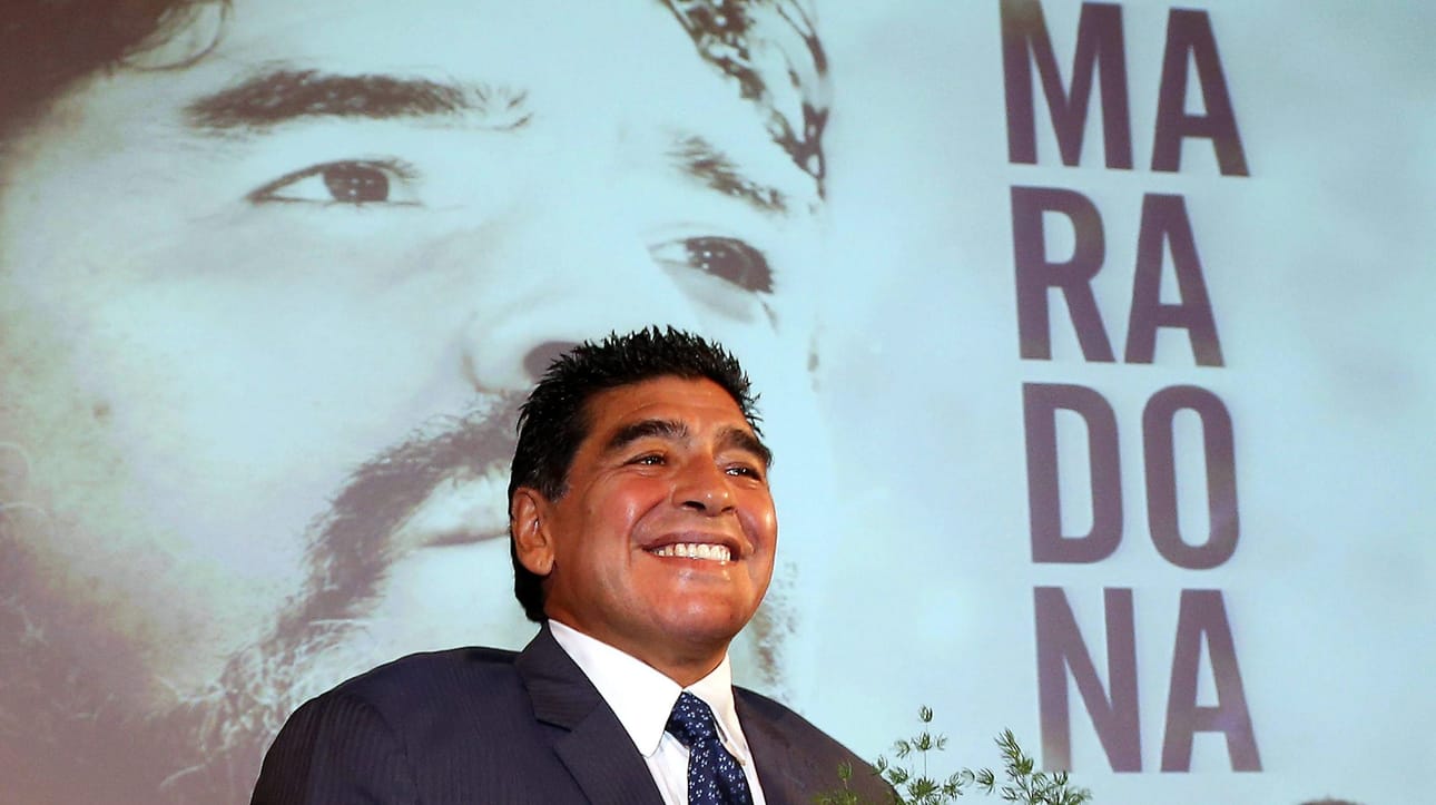 Jalkapalloilija Diego Maradona sai La Gazzetta dello Sportin erikoispalkinnon Italiassa.