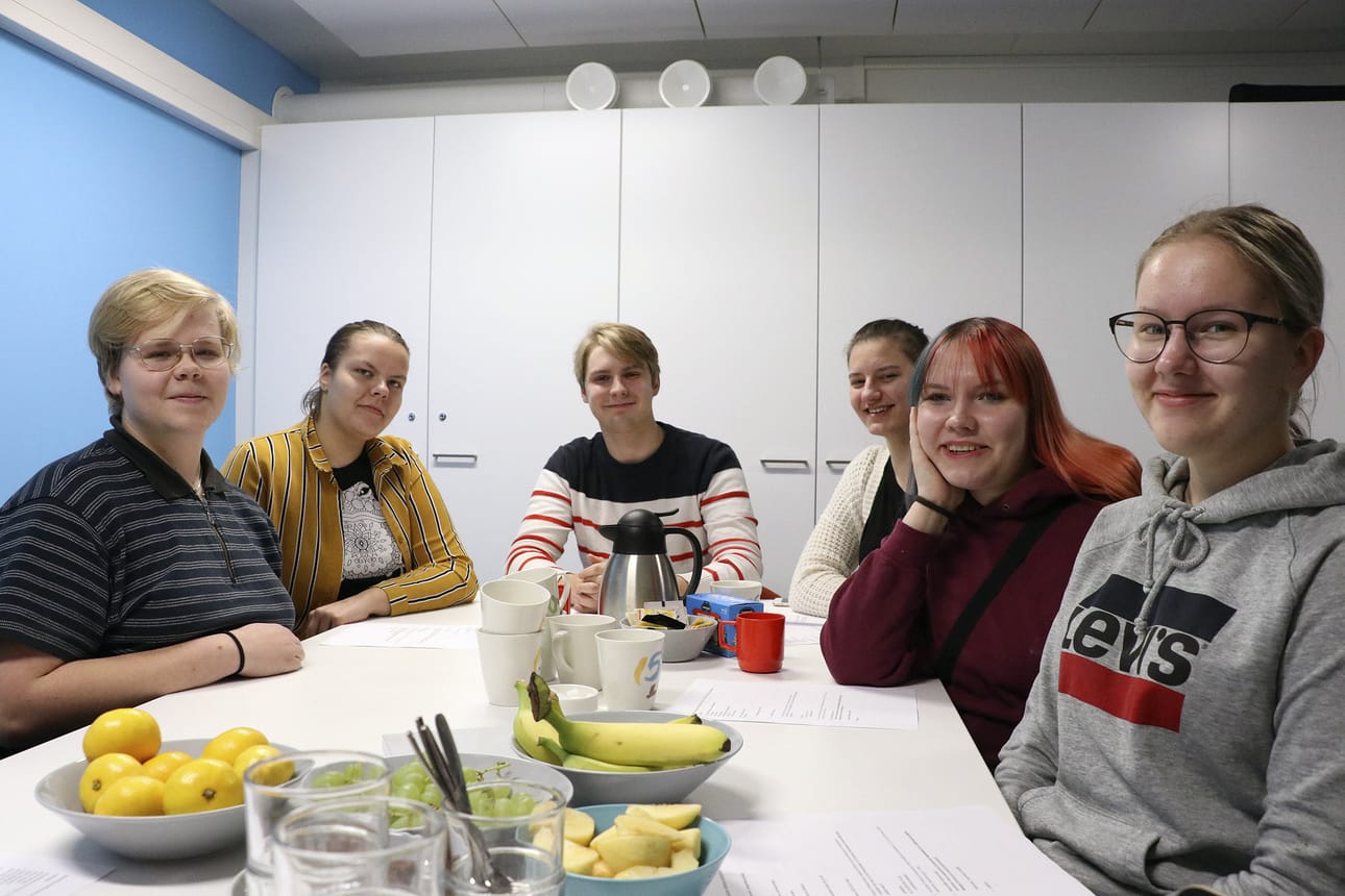 Kempeleen ensimmäinen nuorisovaltuusto päättää kautensa vuoden lopussa. Kuvassa ydinporukkaan kuuluvat Onni Kuivala (vasemmalla), Anni-Maria Teirikko, Veeti Mykkänen, Tiina Lankila, Pinja Karvonen ja Sini Pekkala.