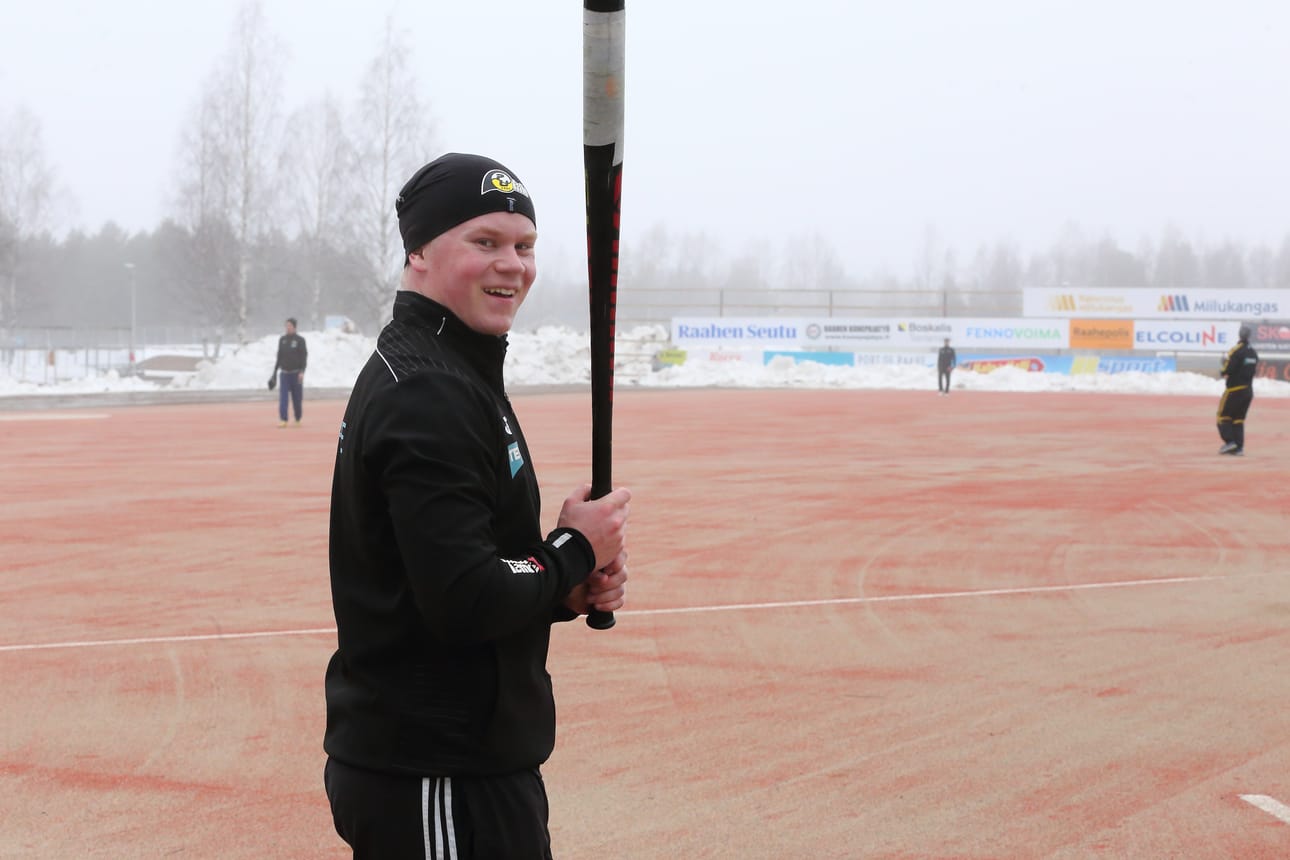 Tuukka Sarkkista ei näyttänyt haittaavan edes kolea keli. Pääasia, että pääsi ulos treenaamaan.