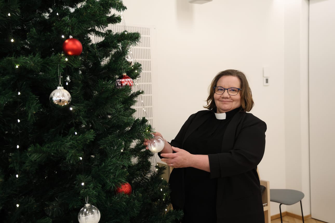 Jos seurakuntapastori Anja Hötti saisi lisää tunteja vuorokauteen, hän käyttäisi ajan itsensä sivistämiseen.