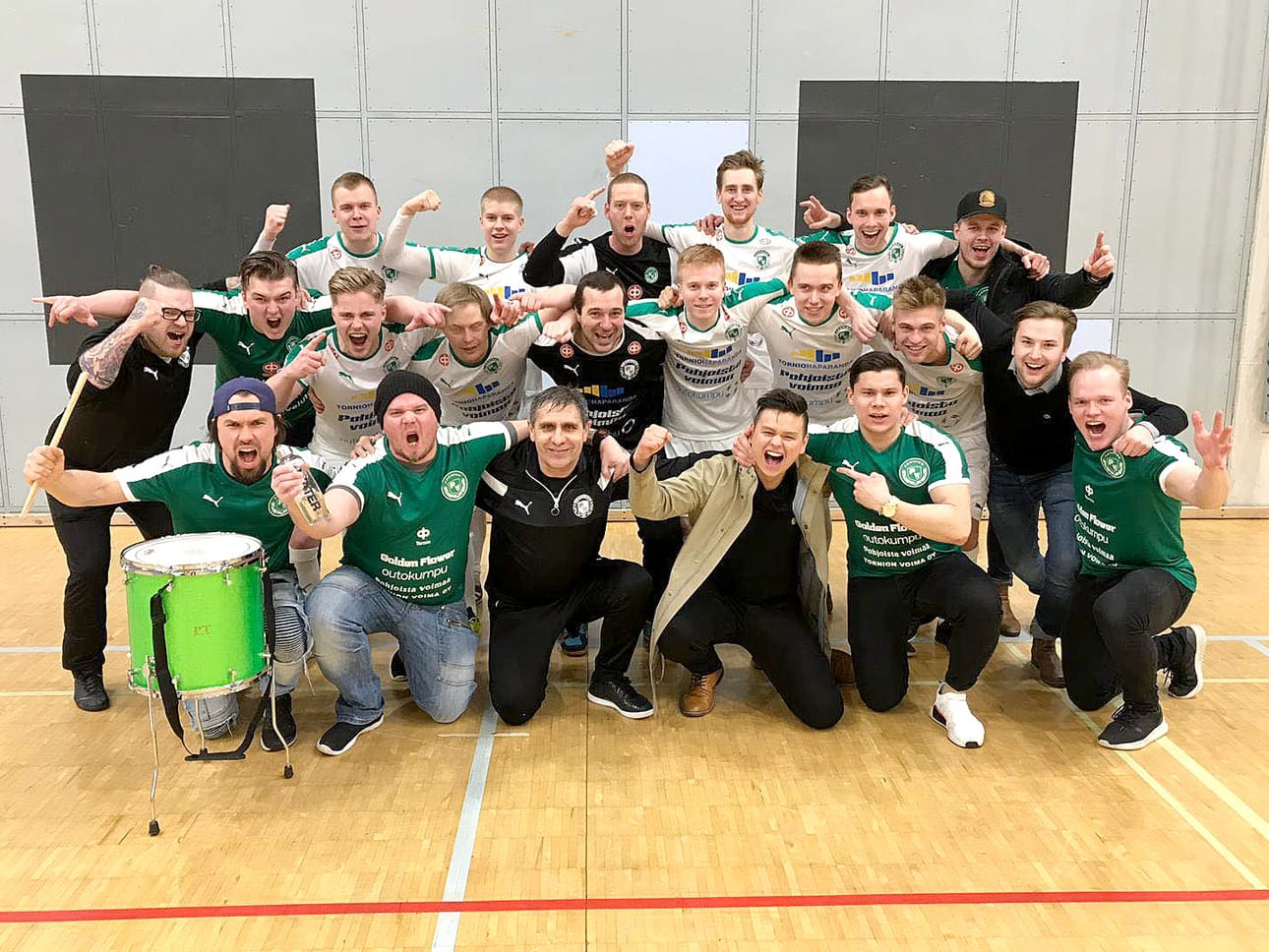 Tornion Palloveikkojen kausi huipentui liiganousuun.