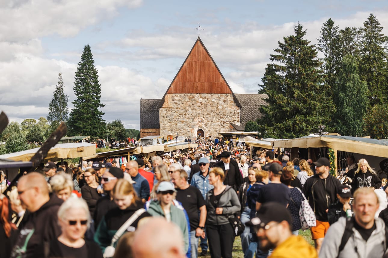 1700-luvun markkinoiden suosio on kasvanut vuosi vuodelta. Tältä markkinoilla näytti perjantaina avauspäivänä.