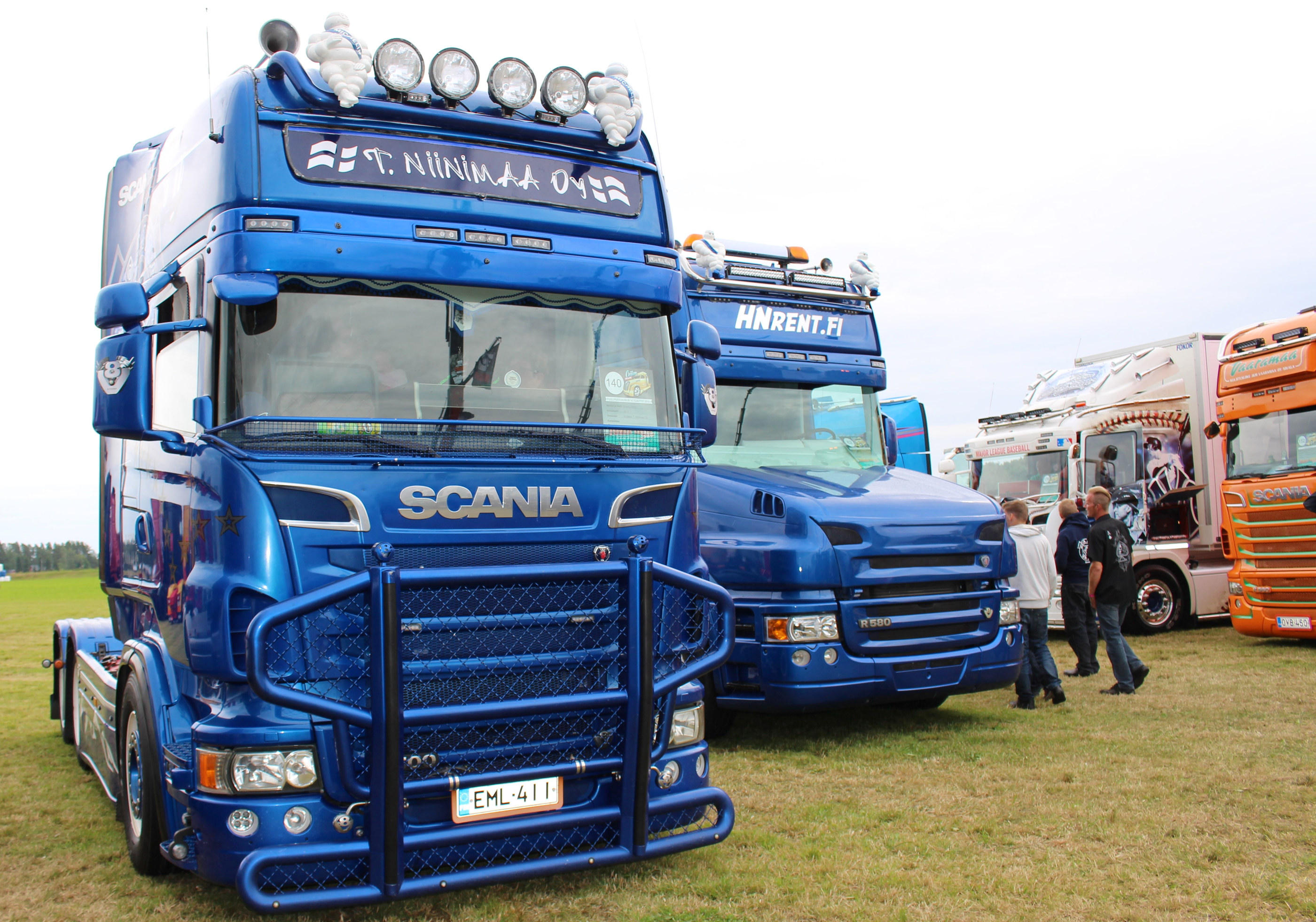 Kuljetus T. Niinimaan Scania on vuosimallia 2013. Niinimaat ostivat rekan lopputalvesta ja ovat hioneet autoa mieleisekseen pieniä muutoksia tehden.