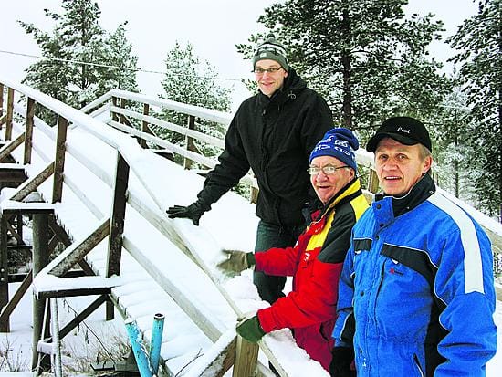 Maakuntaviestin järjestelytoimikunnan sihteeri Asko Eerola (vas.), rakennustoimikunnan puheenjohtaja Valto Brax ja kilpailutoimikunnan puheenjohtaja Sauli Nurkkala.