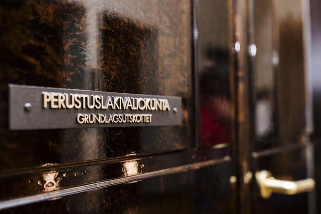 Perustuslain noudattamisen valvonnassa nykyinen eduskunnan perustuslakivaliokunnan suorittama etukäteisvalvonta toimii selvityksen mukaan hyvin eikä siitä ole syytä luopua. KUVA: Silja Viitala