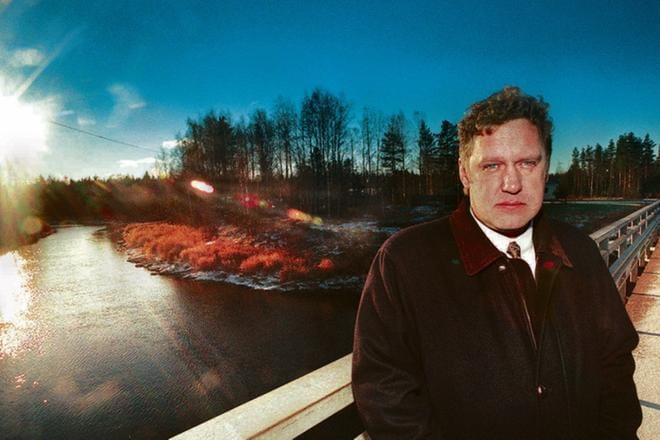 Tällaisena Matti Mäkelä kuvattiin vuonna 1999, kun hän vieraili Etelä-Pohjanmaalla. Kohteena oli muun muassa Honkakylän kyläseuran juhla. ARKISTOKUVA