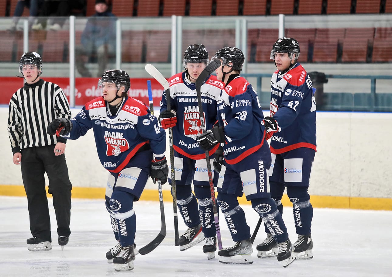 Raahe-Kiekko matkusti perjantaina Lapuan Virkiän vieraaksi. Tasainen ottelu kääntyi lopulta vierailijoiden voitoksi Kalle Sippalan osuessa viimeisellä minuutilla.