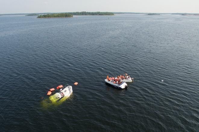M/S Mässkärista pelastettiin 25 matkustajaa ja kaksi miehistön jäsentä. KUVA: ROBIN BOKULL