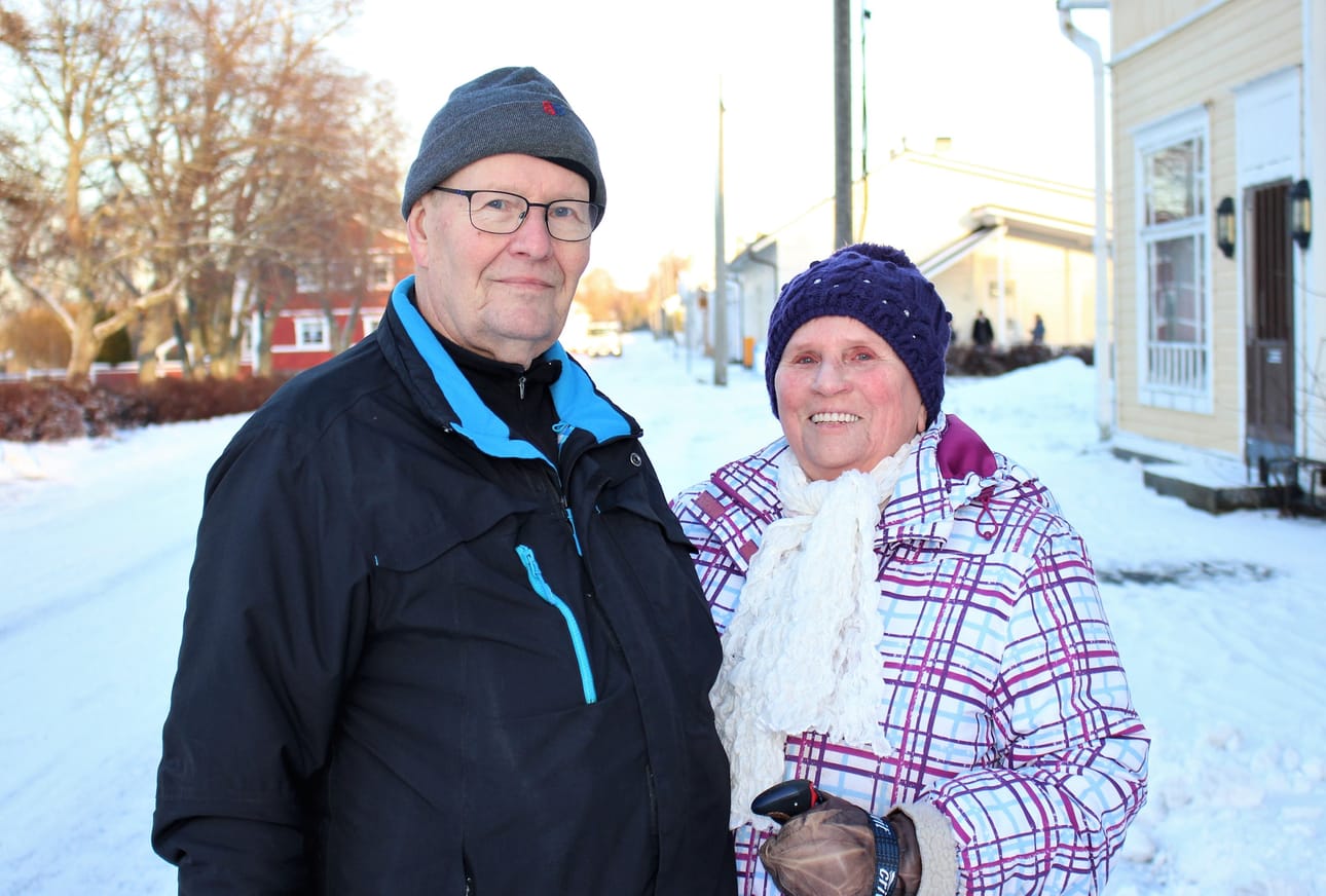 Entiset pääkaupunkilaiset Ossi ja Anneli Aho kotiutuivat pieneen Kaskisten kaupunkiin hyvin. Palvelut ja meri ovat lähellä.