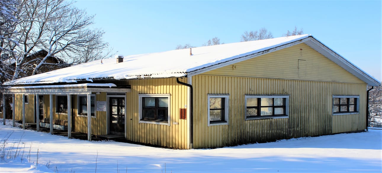 Kaskisten vanha päiväkoti sijaitsee kaupungintalon lähellä samalla tontilla.