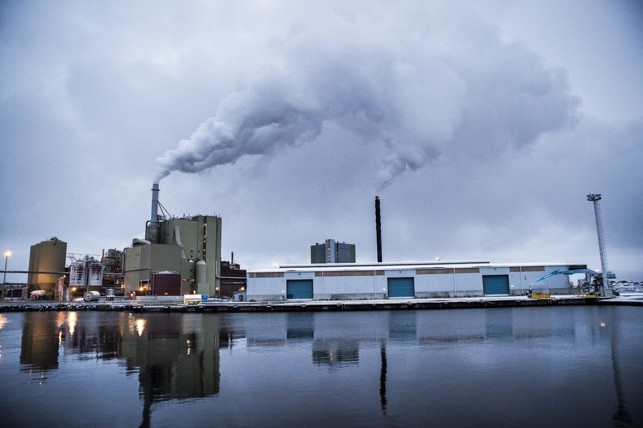 Kirjoittajan mukaan on aivan eri asia lopettaa yrityksen toiminta kuin poistaa toiminnasta vuosikymmenten aikana syntyneet ympäristövastuut.