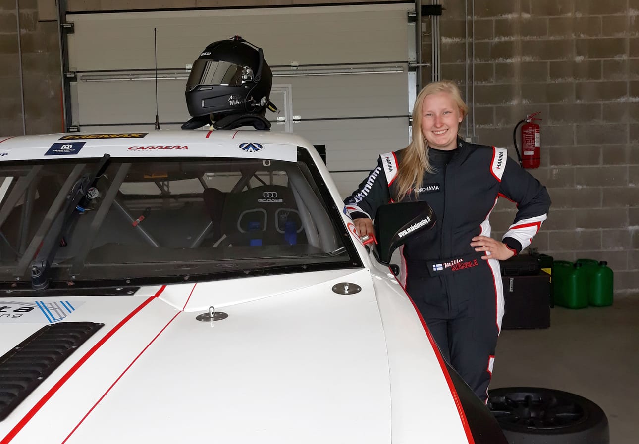 Rantsilalainen Mäkelä Racing-teamin Millä Mäkelä ajaa tällä kaudella V8 Thunder NEZ-sarjaa. Seuraava kisa on elokuussa Suomessa Kemorassa.
