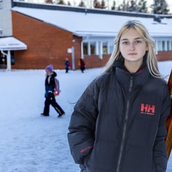 Kemijärvelle pakkosiirretty Anna pääsi palaamaan Ouluun – näillä näkymin ukrainalaistytön koulu vaihtuu silti