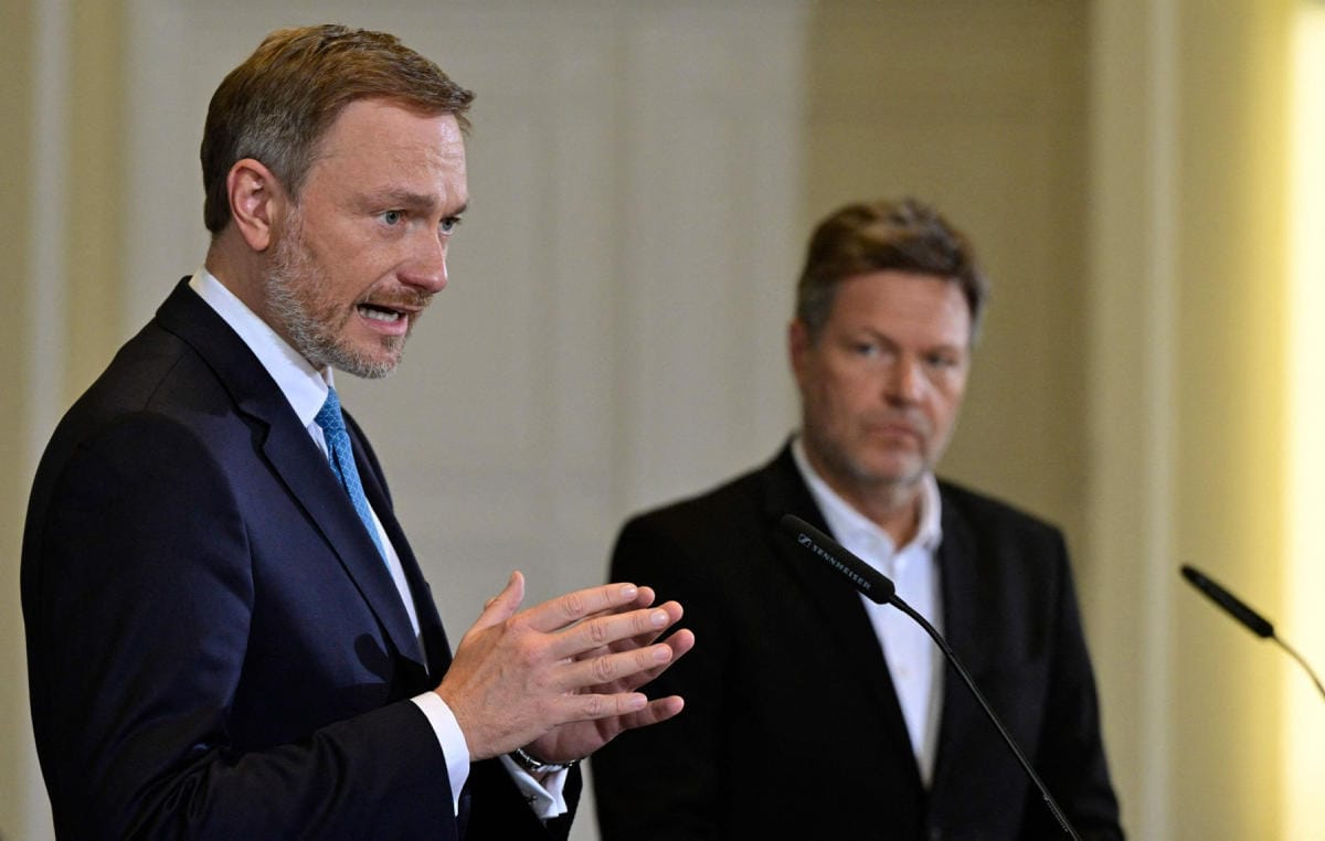 Saksa aikoo lähettää yli miljardin euron edestä sotilasapua Ukrainalle. Asian vahvisti talousministeri Christian Lindner (vas.). LEHTIKUVA/AFP