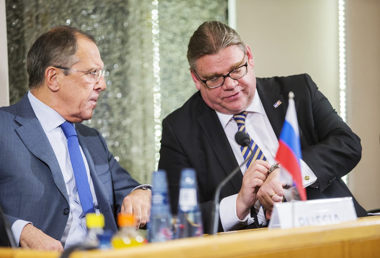 Kuva viime syksyltä, jolloin Timo Soini tapasi Sergei Lavrovin Oulussa.