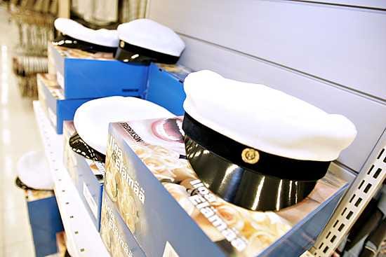 Monella nuorella on edessään ylioppilaslakin osto lähipäivinä.