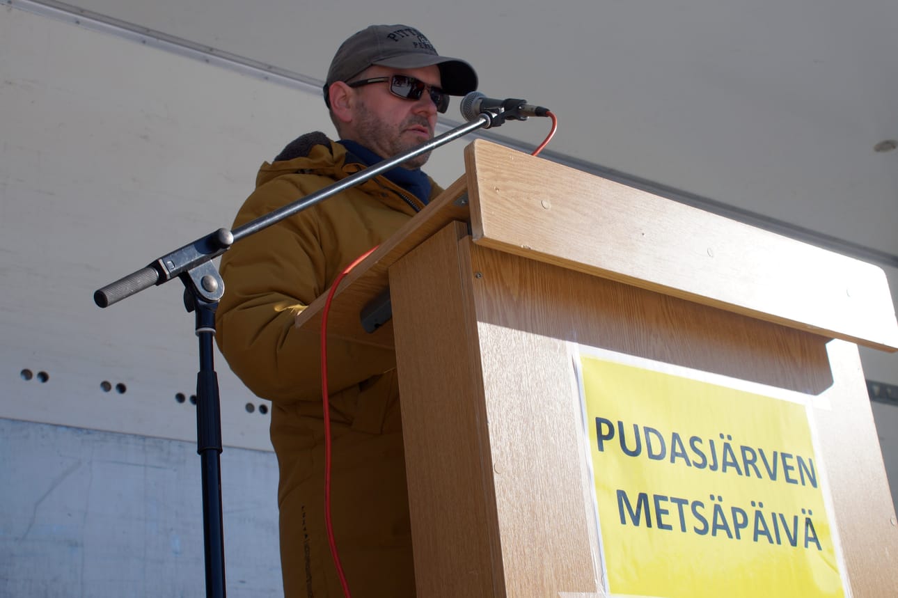 KaiCell Fibersin toimitusjohtaja Jukka Kantola ja Metsäkeskuksen Marika Alatalo kertoivat Pudasjärveä koskevia metsäuutisia.