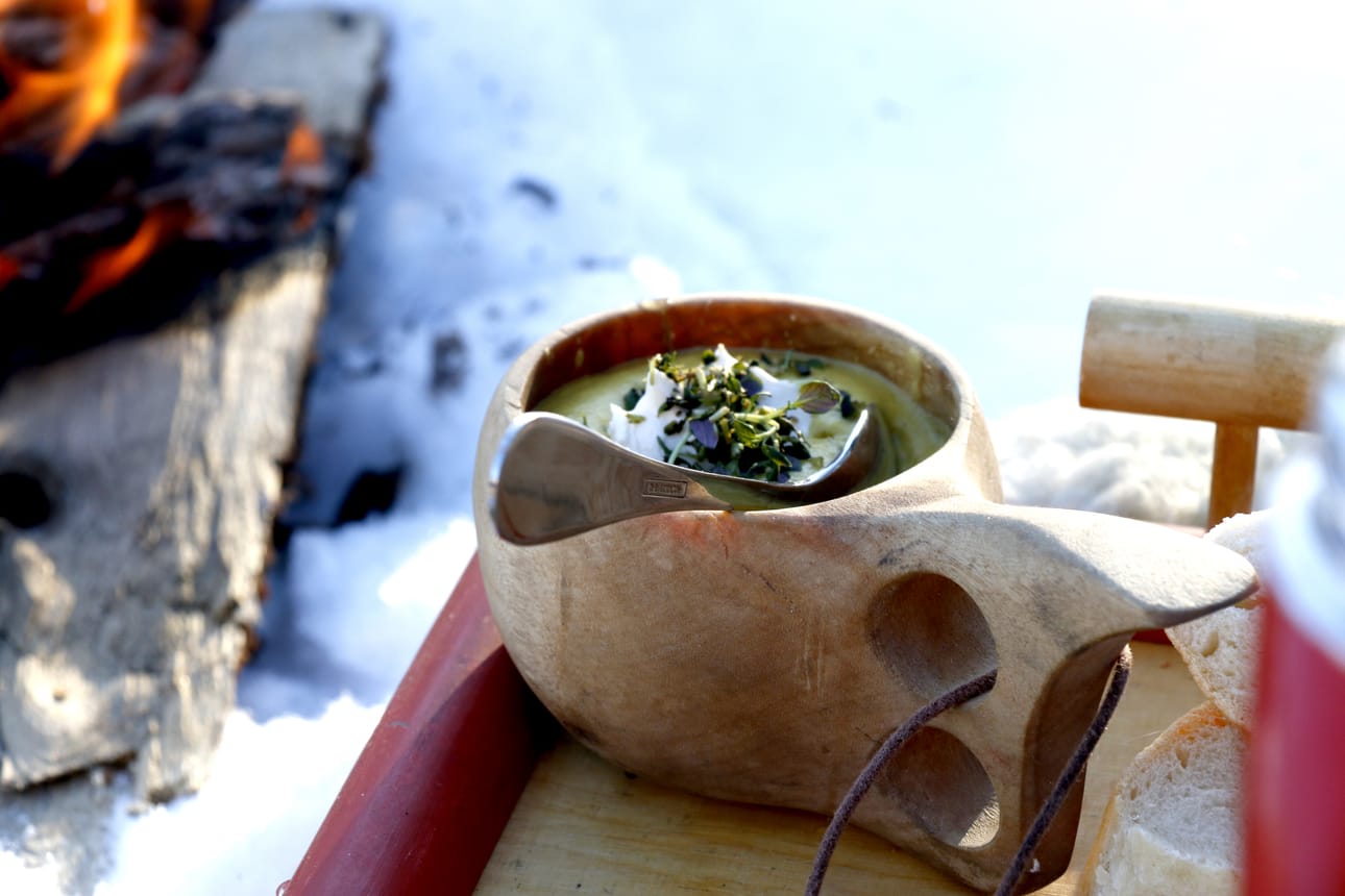 Sosekeitto sopii hyvin ulkoilijan evääksi, sillä se kulkee helposti mukana termarissa ja sen voi nauttia luonnon helmassa vaikka kuksasta.