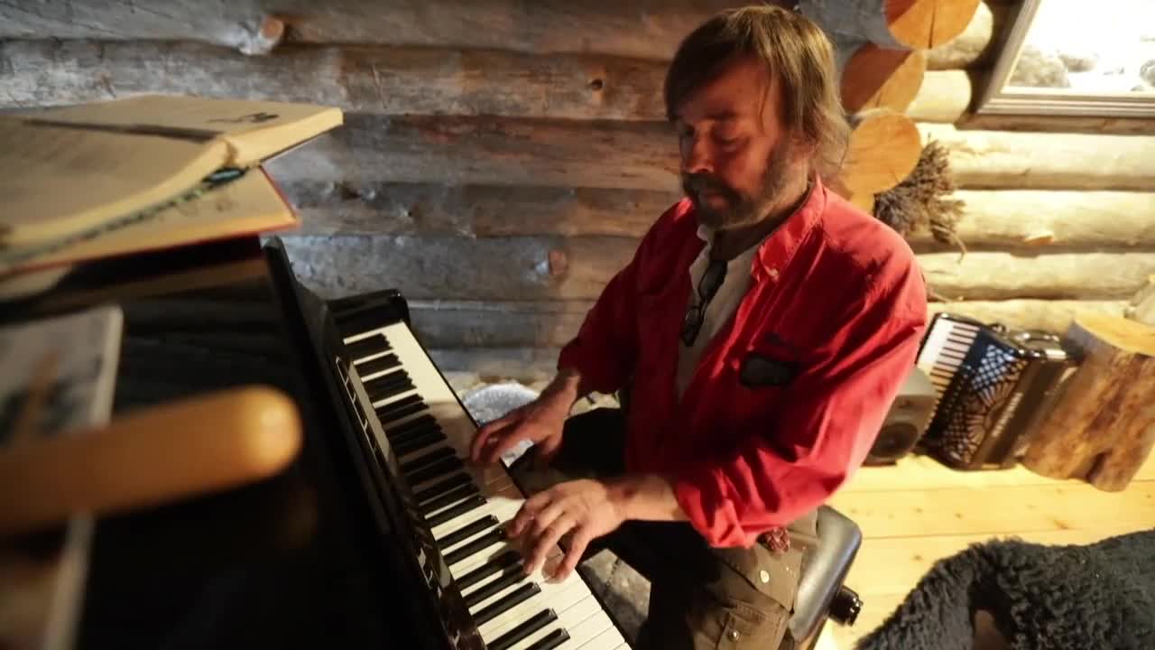 Veli Koljonen  soittaa Lapin luonnosta