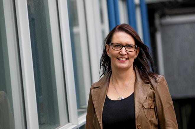 Keskustan puoluesihteeri Riikka Pirkkalainen sanoo uskovan toritelttagallupeihin enemmän kuin virallisiin mielipidetiedusteluihin. Torituntuma ei hänen mukaansa korreloi kannatusmittauksiin. KUVA: JAAKKO ELENIUS