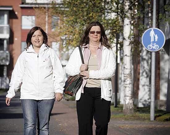 Teija Kilpeläinen ja Aira Särkelä ovat yrittäneet turhaan tonkia, miksi Maikkulan lastenneuvola siirretään Kontinkankaalle maikkulalaisia perheitä kuulematta.