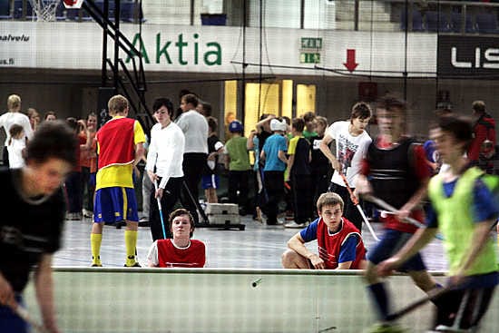Vipinä ja vilske Ouluhallissa arki-iltoina on melkoinen, kun saman katon alle ahtautuu monen eri lajin joukkueita ja harjoitusryhmiä.