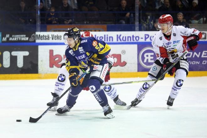Jesper Piitulainen (vas.) teki ottelun avausmaalin, Jyri Niemi ja Miro Lehtinen jäivät nollille. KUVA: TARU HOKKANEN