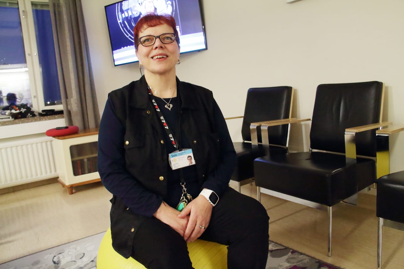 Seksuaaliterapeutti Riitta Sammalkankaalle on tuttu tilanne, jos toinen pariskunnasta haluaisi työstää parisuhteeseen liittyviä asioita, toinen taas ei. Hän korostaa, että ihmistä ei voi auttaa väkisin, mutta parisuhteen dynamiikka muuttuu jo sen myötä, kun toinen muuttaa oman käytöksensä.