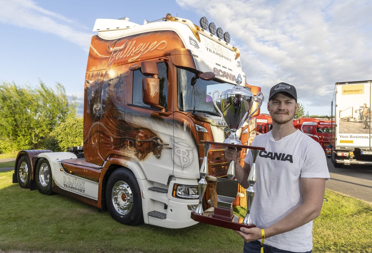 Viime vuoden autonäyttelyn Best in Show P. Björk Transportin Sebastian Björk tulee Härmään puolustamaan titteliään. Power Truck alkaa varsinaisesti perjantaina ja jo huomenna torstaina näyttävällä rekkakulkueella.