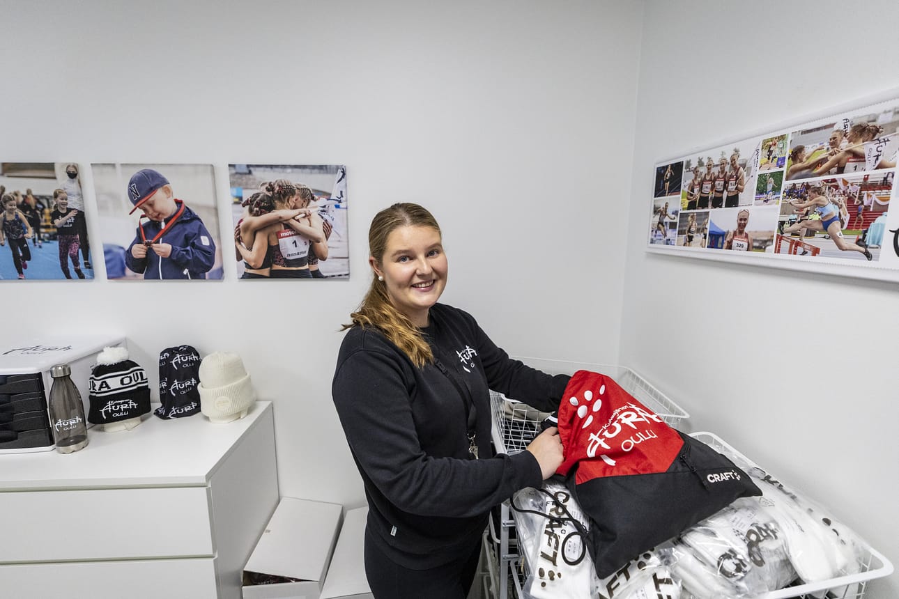 Henriikka Könönen on Kuivasjärven Auran seuratyöntekijä. Auran toimisto on nykyisin Heinäpään stadionilla.